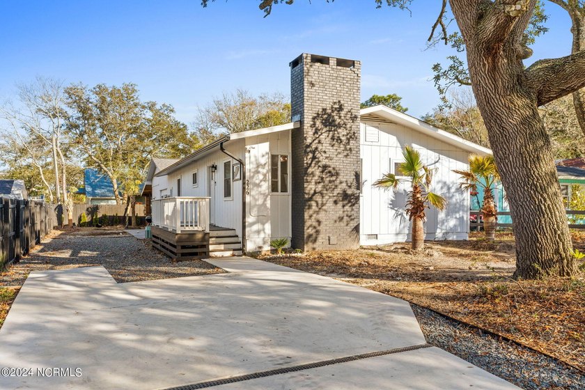 STANDOUT FEATURE!!! This home has a private 1-bedroom, 1-bath - Beach Home for sale in Oak Island, North Carolina on Beachhouse.com
