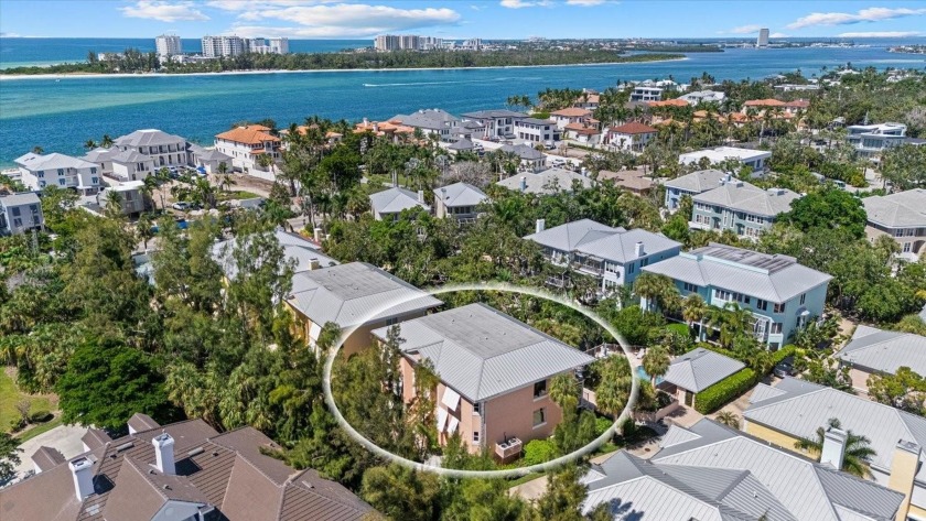 Enter a coastal residence where architectural vision, designer - Beach Townhome/Townhouse for sale in Sarasota, Florida on Beachhouse.com