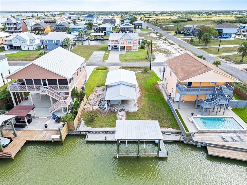 Fantastic opportunity to own a canal-front lot with a storage - Beach Lot for sale in Rockport, Texas on Beachhouse.com