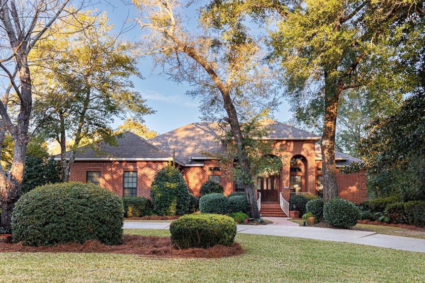 Beautiful lakefront home positioned in a peaceful and - Beach Home for sale in Niceville, Florida on Beachhouse.com