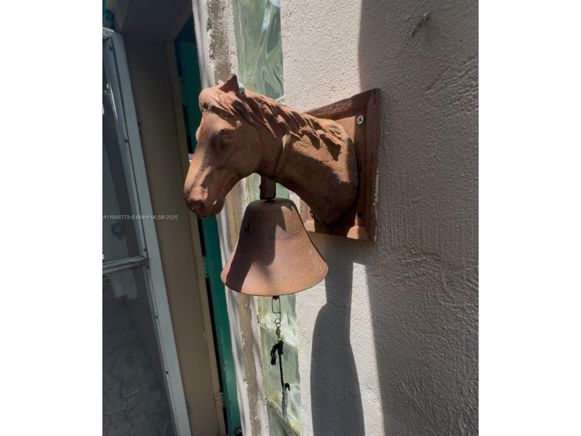 INVESTORS WELCOME! This is a perfect start; a fresh flip - Beach Home for sale in North Miami Beach, Florida on Beachhouse.com