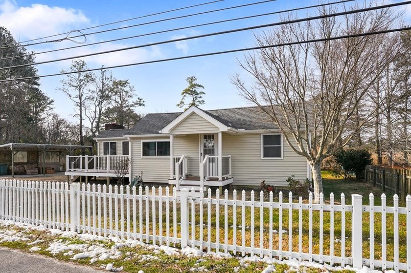 Practically brand new rancher on Chincoteague Island, just - Beach Home for sale in Chincoteague Island, Virginia on Beachhouse.com