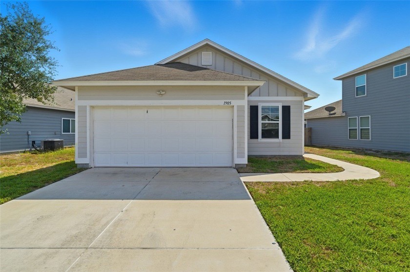 This beautiful 4 bedroom home be being sold FULLY FURNISHED and - Beach Home for sale in Aransas Pass, Texas on Beachhouse.com