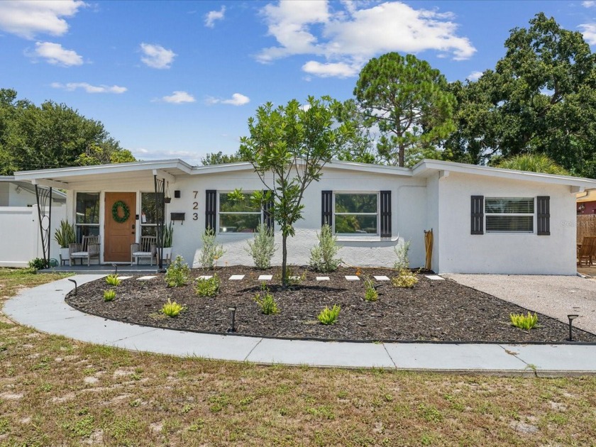 WELCOME HOME!  THIS CHARMING 4 BEDROOM, 2 BATH BEAUTY BOASTS AN - Beach Home for sale in St. Petersburg, Florida on Beachhouse.com