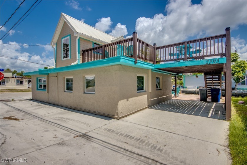 Island Oasis with Direct Gulf Access in Matlacha! Welcome to - Beach Home for sale in Matlacha, Florida on Beachhouse.com