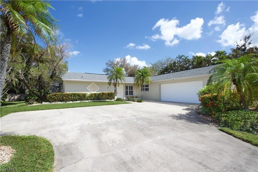 Welcome to your new home at 673 Travers Ave in Fort Myers! This - Beach Home for sale in Fort Myers, Florida on Beachhouse.com