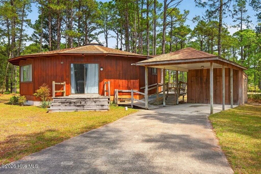 Retro-style, pentadecagon home (15 sided) in the beautiful - Beach Home for sale in New Bern, North Carolina on Beachhouse.com