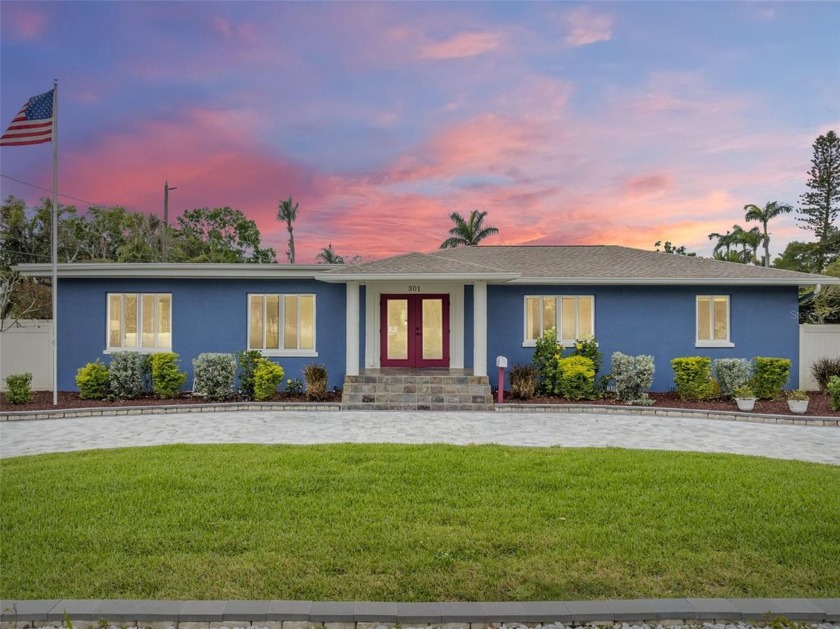 Welcome to your STUNNING Old Pasadena home, perfectly situated - Beach Home for sale in St. Petersburg, Florida on Beachhouse.com