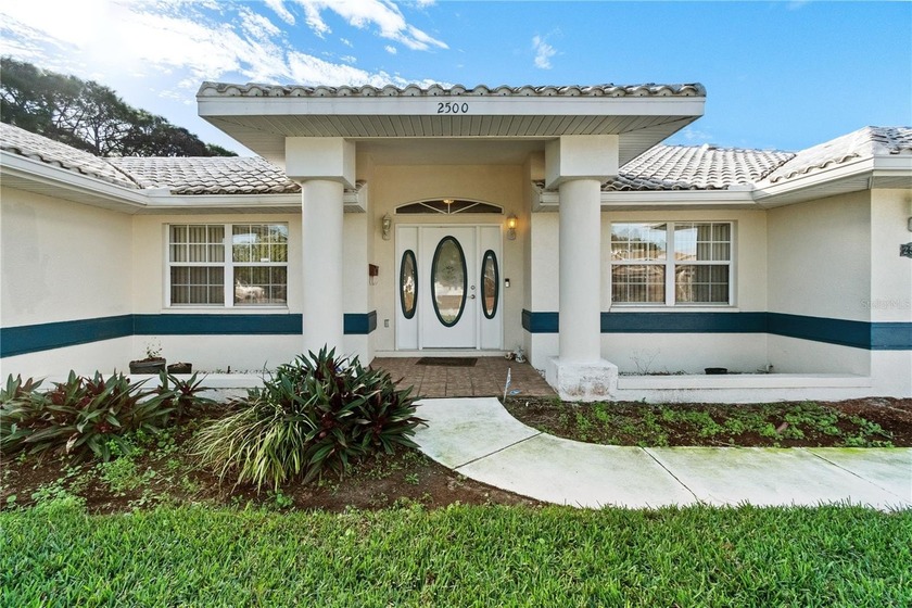 This 3/2 bath home opens up to a grand foyer with high vaulted - Beach Home for sale in St. Petersburg, Florida on Beachhouse.com