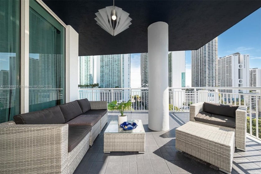 Renovated 3 bedroom, 2 bathroom corner unit offers over 1,300 - Beach Condo for sale in Miami, Florida on Beachhouse.com