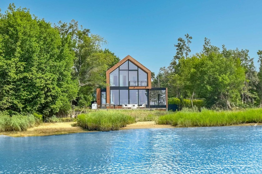 The best of coastal contemporary living in the Hamptons awaits - Beach Home for sale in Southampton, New York on Beachhouse.com