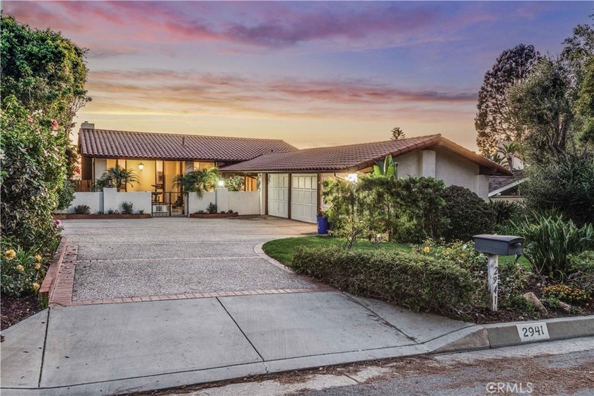 Exactly what you've been waiting for!  This amazing split level - Beach Home for sale in Palos Verdes Estates, California on Beachhouse.com