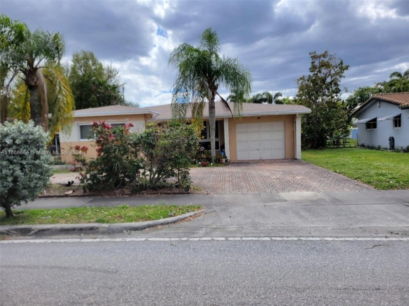 Stunning 3 bedroom, 2 bathroom upgraded home combining comfort - Beach Home for sale in Hollywood, Florida on Beachhouse.com