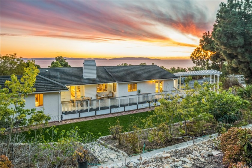 Live the life you've always dreamed in the beautiful, serene - Beach Home for sale in Rancho Palos Verdes, California on Beachhouse.com