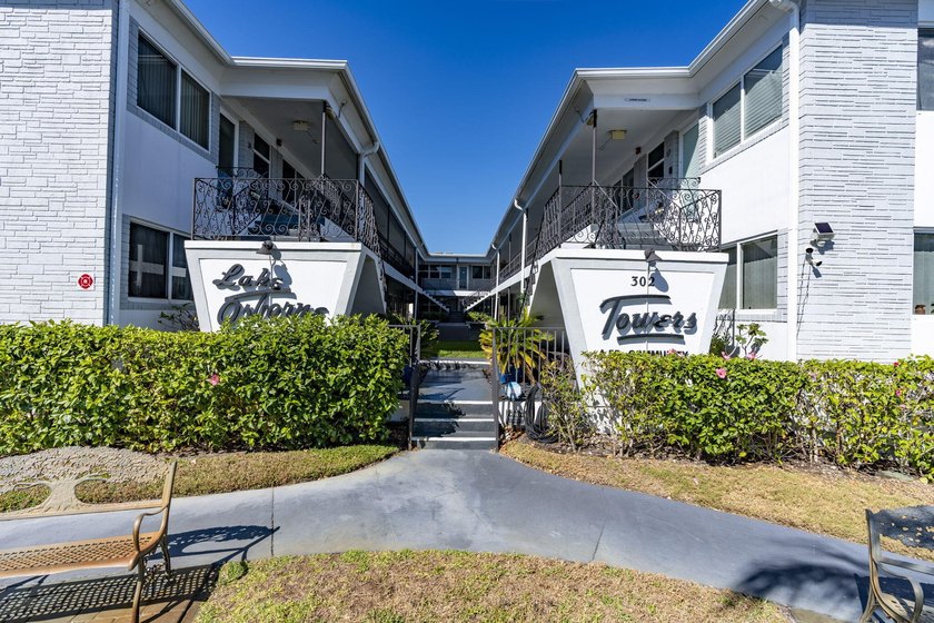Enjoy easy 55+ living in desirable Lake Worth Beach! This cozy - Beach Condo for sale in Lake Worth Beach, Florida on Beachhouse.com