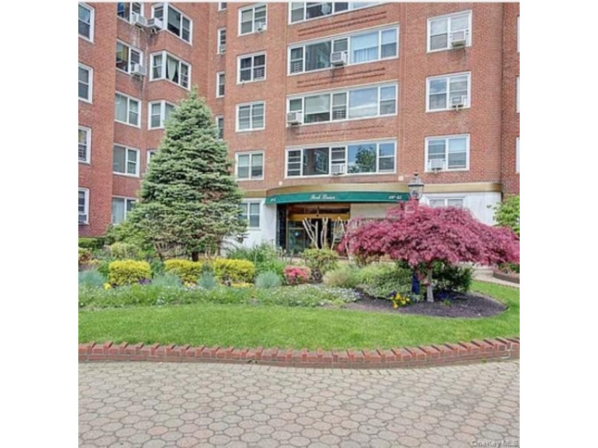 Welcome to the Park Briar. Forest Hills Gem!! Modern 24 hr - Beach Home for sale in Forest Hills, New York on Beachhouse.com