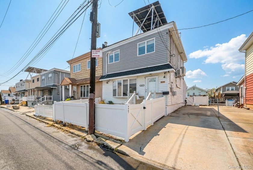 Located in desirable Hamilton Beach, this boater's charming - Beach Home for sale in Howard Beach, New York on Beachhouse.com