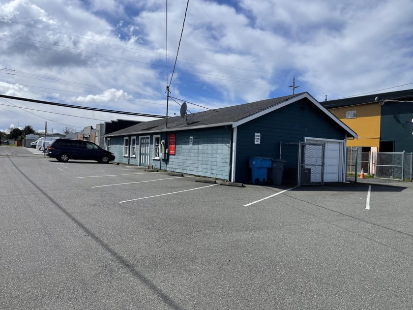 Storefront in a prime location with high traffic volume - Beach Commercial for sale in Eureka, California on Beachhouse.com