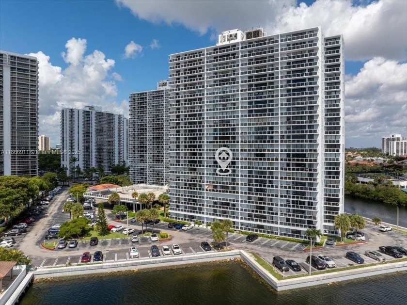 Unobstructed views of the Intracoastal, Golden Beach, and the - Beach Condo for sale in Aventura, Florida on Beachhouse.com
