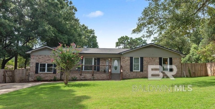 This beautifully updated home offers 3 bedrooms, 2 baths and a - Beach Home for sale in Daphne, Alabama on Beachhouse.com