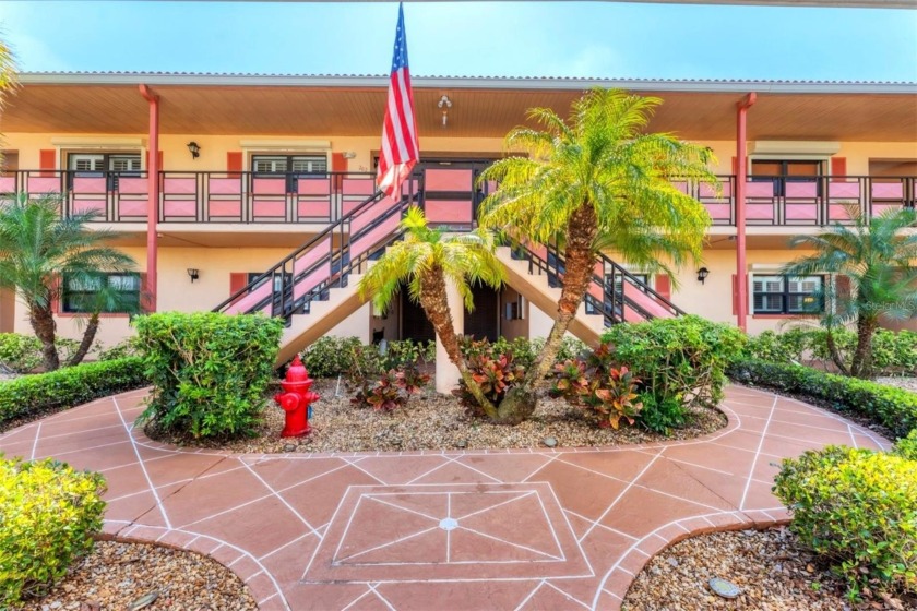 START LIVING THE FLORIDA LIFE YOU'VE BEEN DREAMING OF! This - Beach Condo for sale in St. Petersburg, Florida on Beachhouse.com