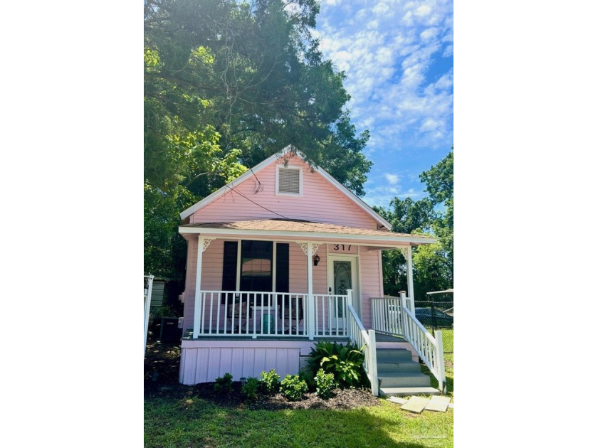 Welcome to 317 E Lee St - a delightful gem nestled in the heart - Beach Home for sale in Pensacola, Florida on Beachhouse.com