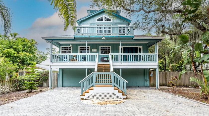 Motivated Seller! Bring all offers! NEW ROOF! This charming - Beach Home for sale in Crystal Beach, Florida on Beachhouse.com