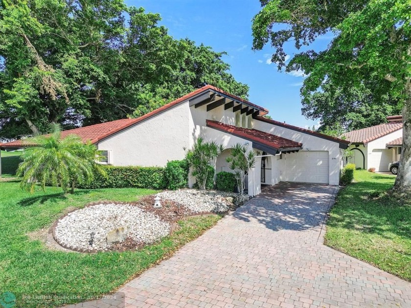 Welcome to Pines 2 at Woodmont! Stunning golf course views from - Beach Condo for sale in Tamarac, Florida on Beachhouse.com