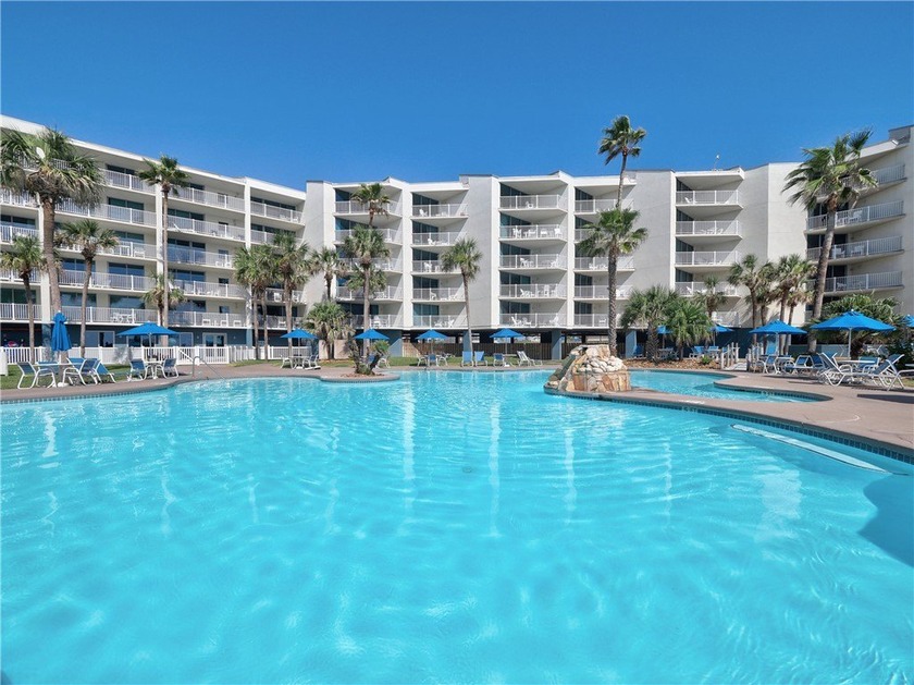 BEACHSIDE FACING CONDO IS A MUST SEE! Located Poolside with - Beach Condo for sale in Port Aransas, Texas on Beachhouse.com