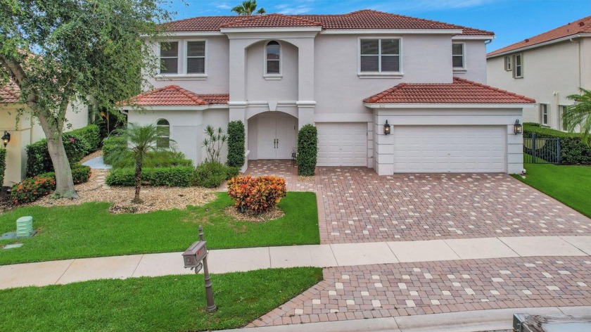 One-of-a-kind ''Courtyard Home'' on Oversized Lakefront Lot on - Beach Home for sale in Palm Beach Gardens, Florida on Beachhouse.com