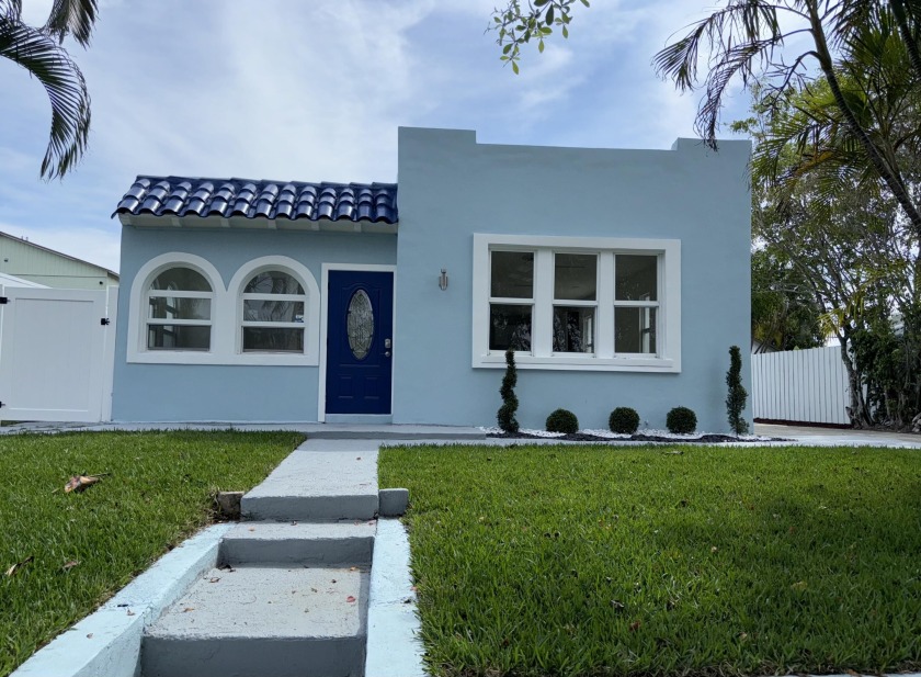 GREAT DEAL IN SOSO DISTRICT HIGHLY DESIRED BEAUTIFUL COLONIAL - Beach Home for sale in West Palm Beach, Florida on Beachhouse.com