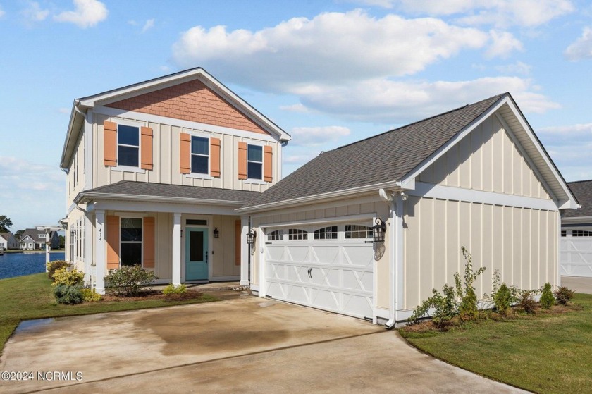 Enjoy fantastic views  from this home situated on Trader's Lake! - Beach Home for sale in Beaufort, North Carolina on Beachhouse.com