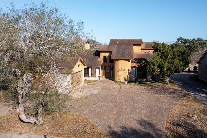 Discover the potential in this spacious 4-bedroom, 2.5-bath home - Beach Home for sale in Corpus Christi, Texas on Beachhouse.com