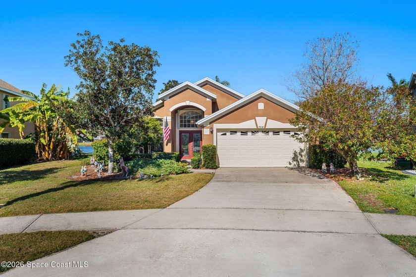This one owner home sits on a rare pie-shaped lakefront lot on a - Beach Home for sale in Melbourne, Florida on Beachhouse.com