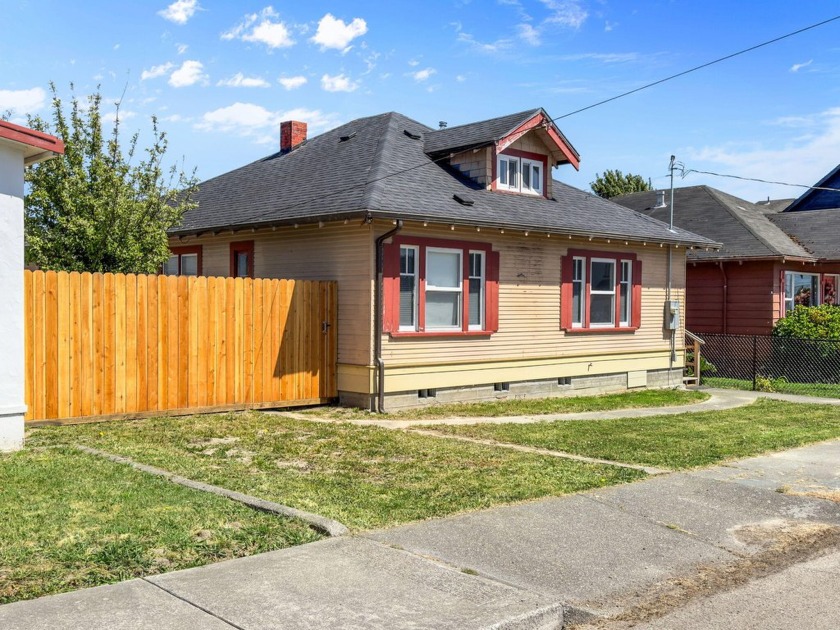 All the expensive work has been done with this craftsman home - Beach Home for sale in Fortuna, California on Beachhouse.com