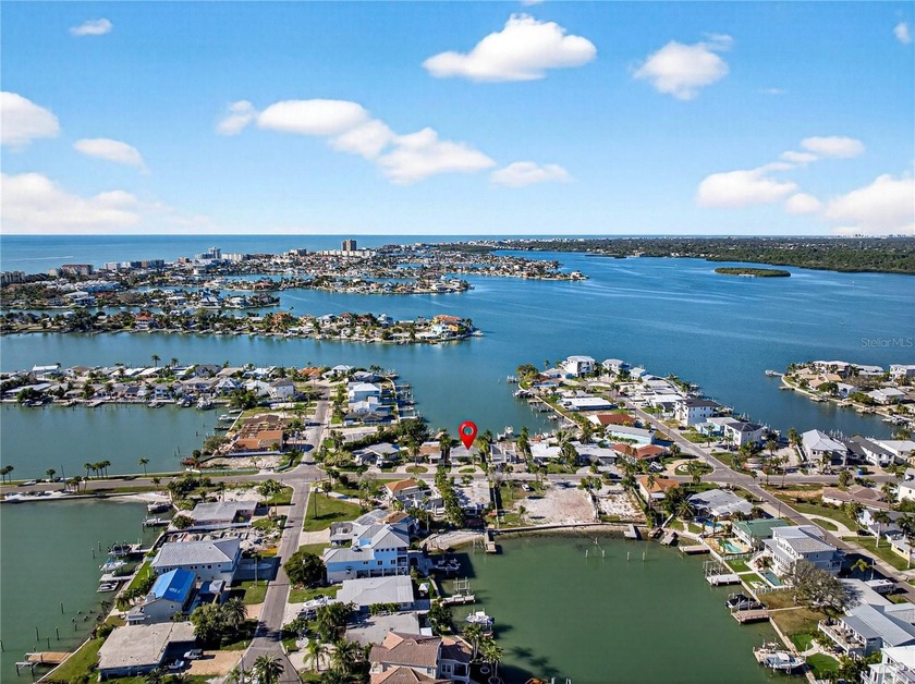 WATERFRONT OPPORTUNITY | 60 FT OF FRONTAGE | PRIME INTERCOASTAL - Beach Home for sale in Redington Beach, Florida on Beachhouse.com