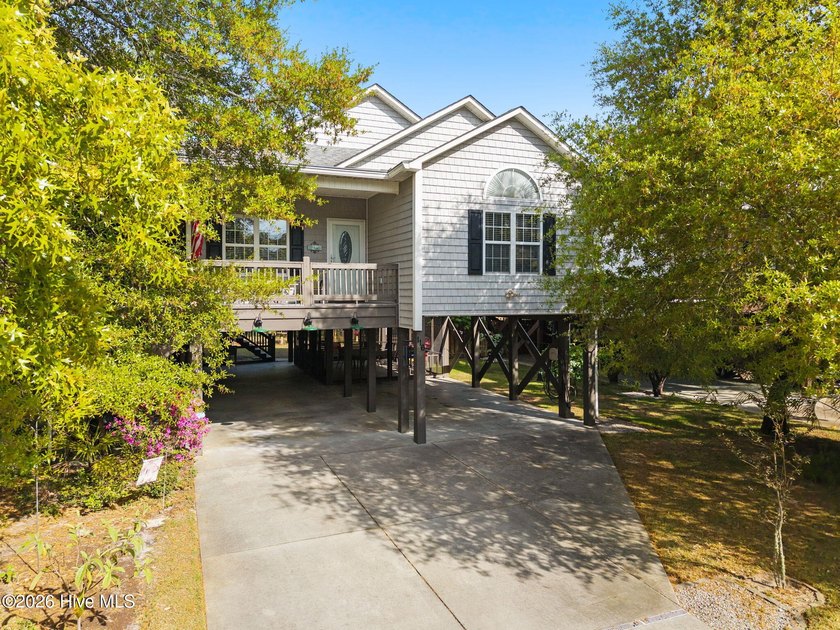 Welcome to Coastal Living on Oak Island! Enjoy the perfect blend - Beach Home for sale in Oak Island, North Carolina on Beachhouse.com