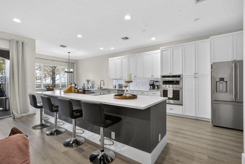 This beautifully upgraded 3 bedroom 2.5 bathroom townhome with a - Beach Townhome/Townhouse for sale in Boynton Beach, Florida on Beachhouse.com