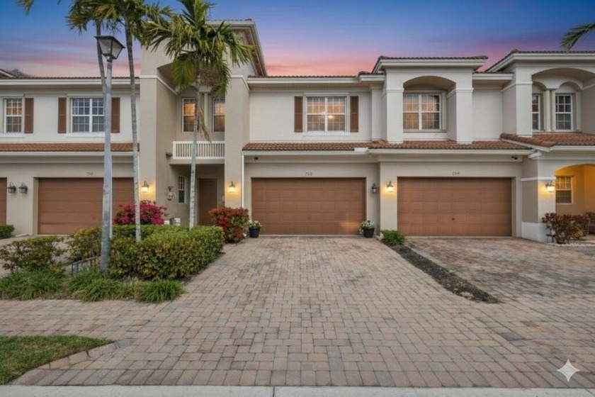 This beautifully upgraded 3 bedroom 2.5 bathroom townhome with a - Beach Townhome/Townhouse for sale in Boynton Beach, Florida on Beachhouse.com