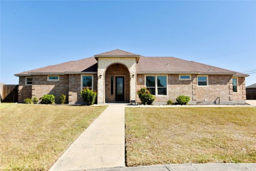 Beautiful and spacious 5 bedroom, 3 bath home located in the - Beach Home for sale in Corpus Christi, Texas on Beachhouse.com