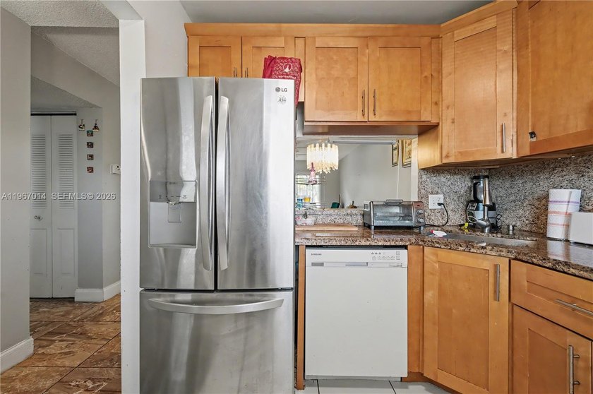 MOTIVATED SELLER! PRICED TO SELL. This move-in-ready unit - Beach Condo for sale in Tamarac, Florida on Beachhouse.com