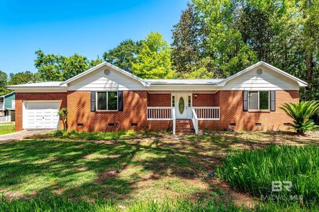 New Driveway! Remodeled Brick Ranch in Beautiful Lake Forrest - Beach Home for sale in Daphne, Alabama on Beachhouse.com