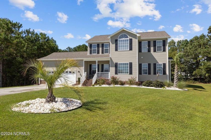 Luxury meets convenience  Set in the back of a cul de sac on - Beach Home for sale in Swansboro, North Carolina on Beachhouse.com