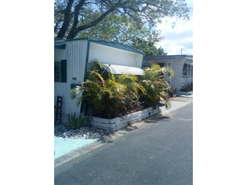 This lovely 2 bedroom 1.5 bath has newer laminate floors - Beach Home for sale in Clearwater, Florida on Beachhouse.com