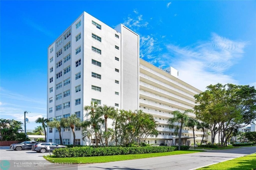 Location, Views, & Potential! This 10th floor penthouse is - Beach Condo for sale in Fort Lauderdale, Florida on Beachhouse.com