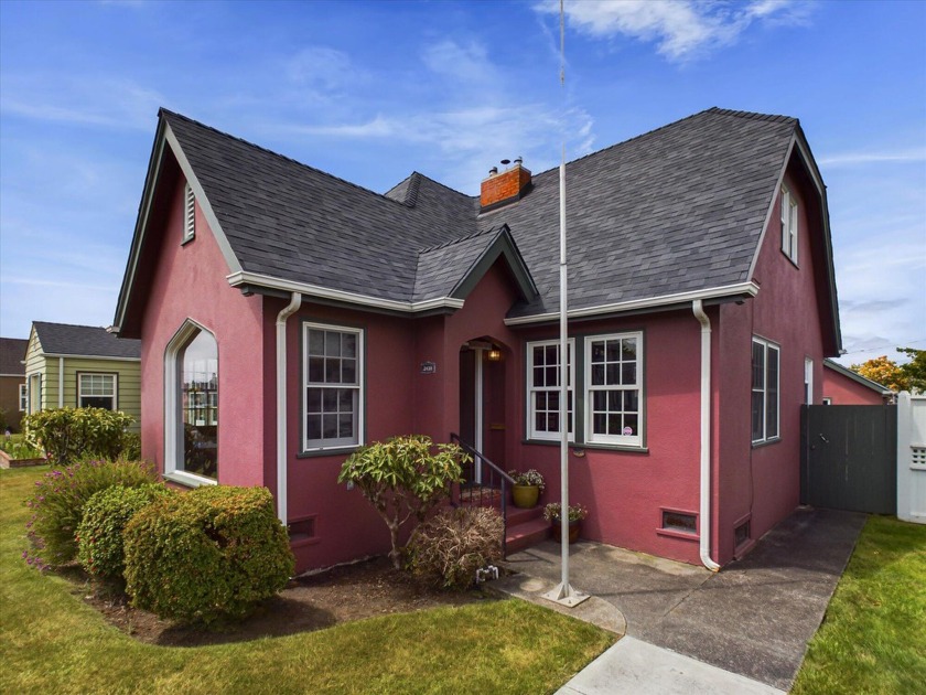 OPEN HOUSE: Sun. July 14th, 11AM-1PM. Welcome to a piece of - Beach Home for sale in Eureka, California on Beachhouse.com