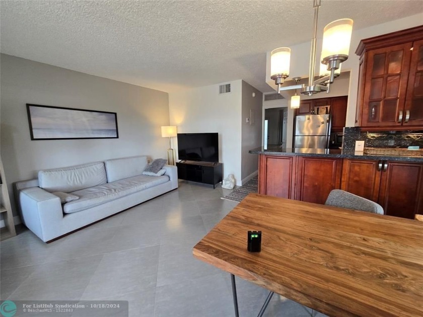 Bright and Lovely updated corner unit in a perfect location - Beach Condo for sale in Fort Lauderdale, Florida on Beachhouse.com