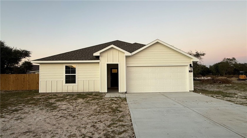 The Bellvue is a single-story, 3-bedroom, 2-bathroom home that - Beach Home for sale in Rockport, Texas on Beachhouse.com