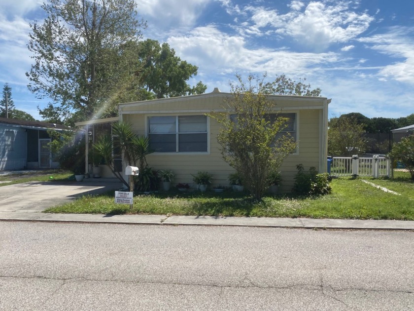 WELCOME TO THE COMMUNITY OF THREE LAKES/ ALL-AGE FAMILY PARK - Beach Home for sale in Tampa, Florida on Beachhouse.com