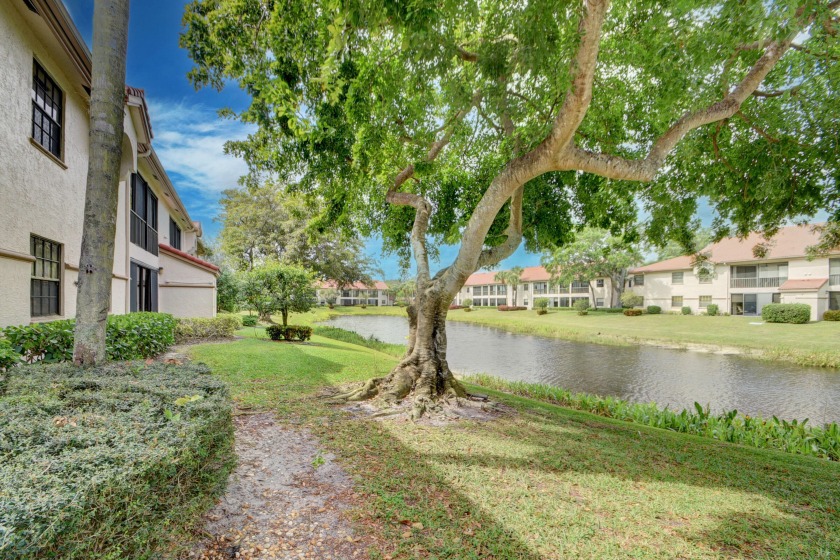 WALK TO THE CLUBHOUSE and FABULOUS AMENITITES from this LAKE - Beach Condo for sale in Boynton Beach, Florida on Beachhouse.com